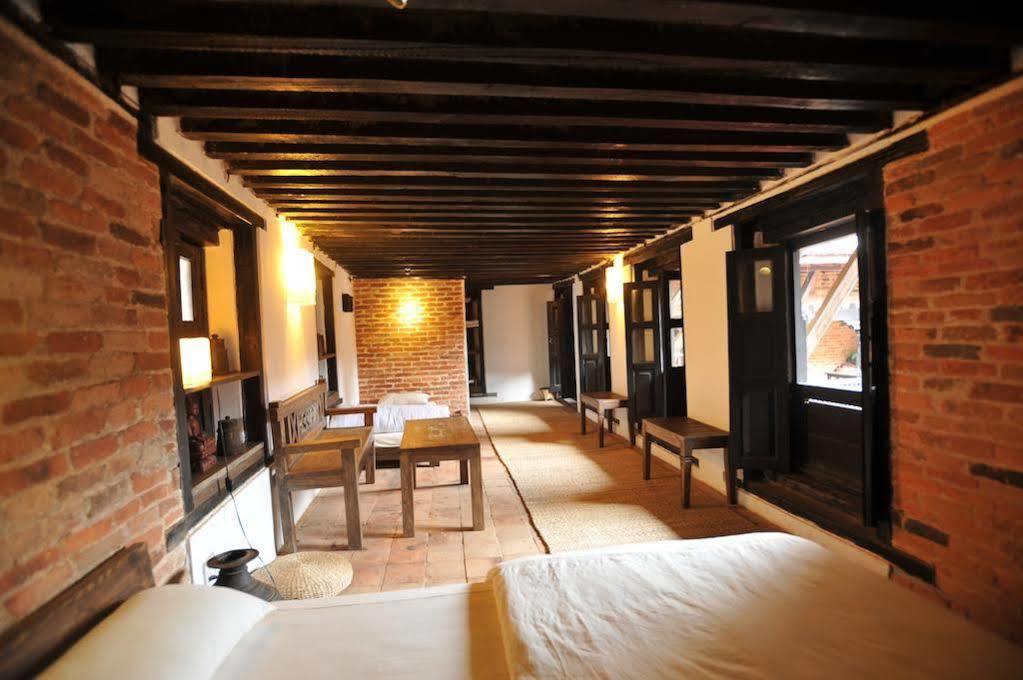 Peacock Guest House บักตะปูร์ ภายนอก รูปภาพ